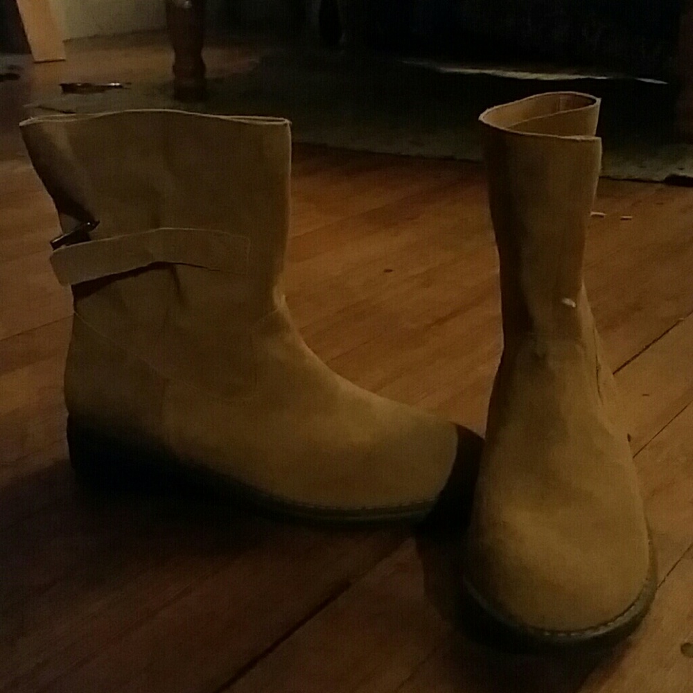 Lamo Suede Boots